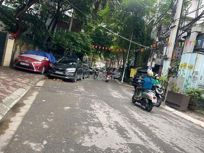 Cho Thuê Nhà Nguyên Căn Măt Ngõ 279 Phố Đội Cấn - Ba đình 