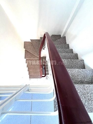 NHÀ DÂN XÂY.LÔ GÓC ĐỨC GIANG LONG BIÊN. NGÕ THÔNG Ô TÔ. 8.5 TỶ