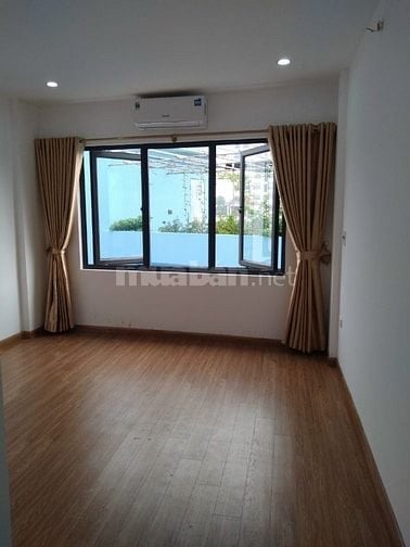 Cho thuê nhà ngõ Trần Quốc Hoàn dt 50m x5t ngõ ô tô đỗ cửa, VP - CTY