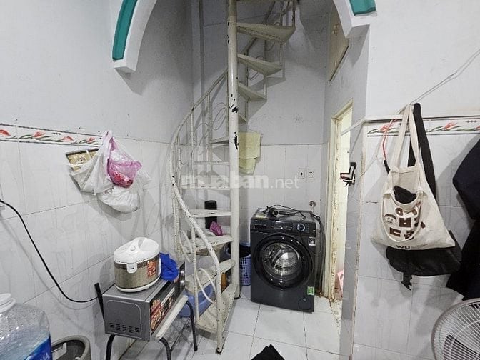 Nhà 3.5m x 6m cách MT 2 căn, gác suốt, điện nc nhà nước