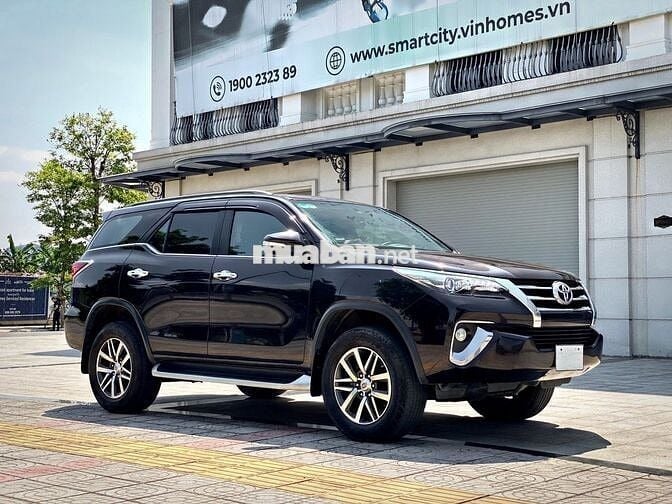 Toyota Fortuner 2.7V 4x4 AT 2017 - máy Xăng.