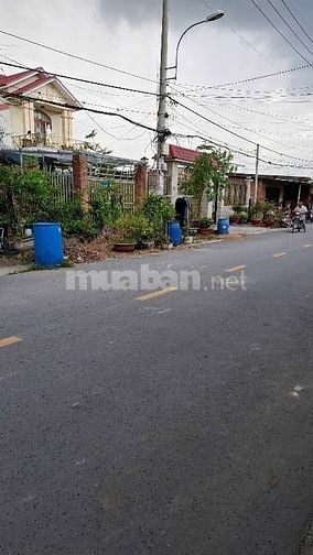 Chú Sáu bán đất ra Huế sống với con cái. Vị trí ngay mặt tiền nhựa