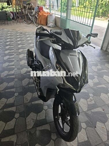 Honda Air Blade 2023 màu xám bạc
