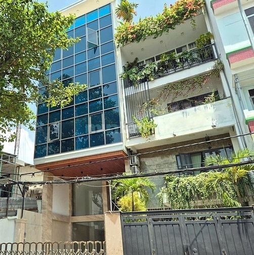 Bán nhà hầm 5 tầng có dòng tiền, mặt tiền sầm uất Bùi Đình Tuý, 47 tỷ