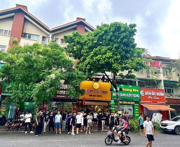 Phố ẩm Thực Nhượng Nhà Hàng đầu tư bài bản Đoạn Giữa Phố thông sàn