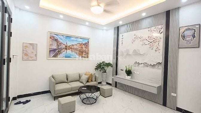 GIANG BIÊN - VIỆT HƯNG 5 TẦNG - VIEW SIÊU THOÁNG - HƠN 5 TỶ