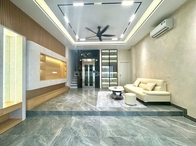 Siêu phẩm Ngã Tư Sở, 6 tầng thang máy, gần phố, 41m2, chào 13 tỷ 8