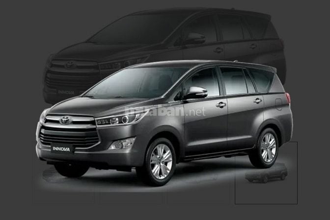 CẦN BÁN XE INNOVA 2018 E MÀU XÁM SỐ SÀN 8 CHỔ 