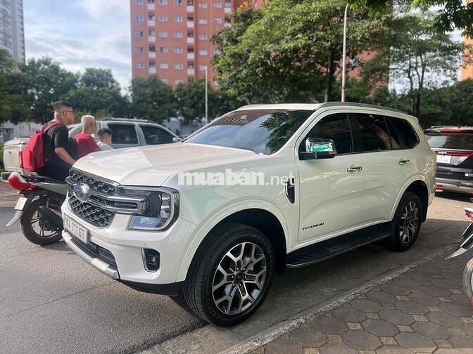 Ford Everest 2022 Titanium bảo dưỡng full hãng