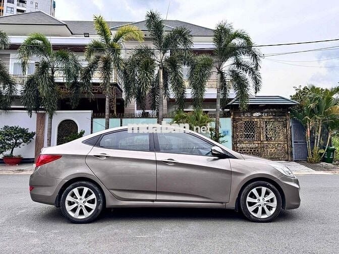 Hyundai Accent 2013 1.4 AT - 90000 km