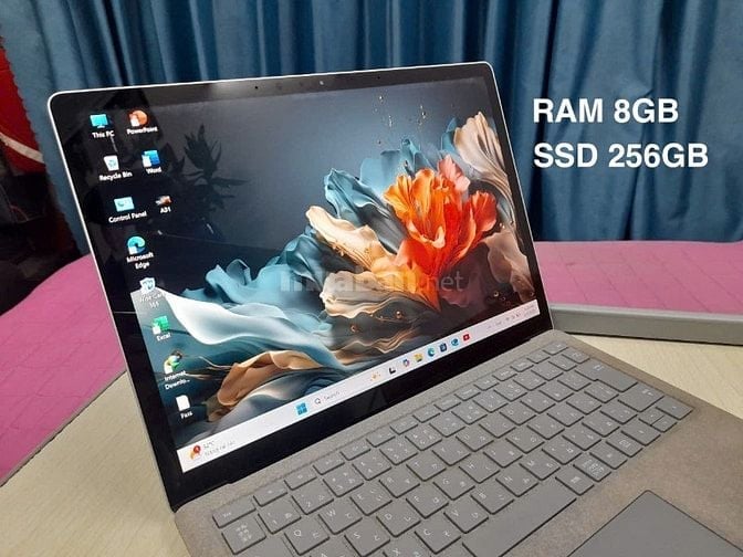 Surface Laptop1 i5. 8GB / 256GB 13.5 " Máy Nhật . Pin 94%