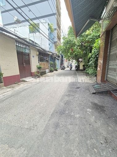 Hẻm nhựa 6m Lạc Long Quân 52m2 nhà 2 tầng chỉ 5.4 tỷ