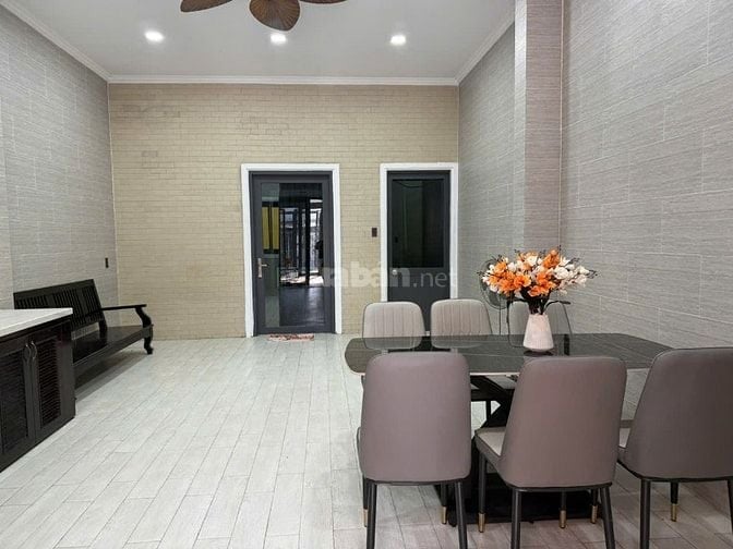 Bán nhà 127m2 , đường xe hơi thông - giáp QL 13. Giáp TP. HCM