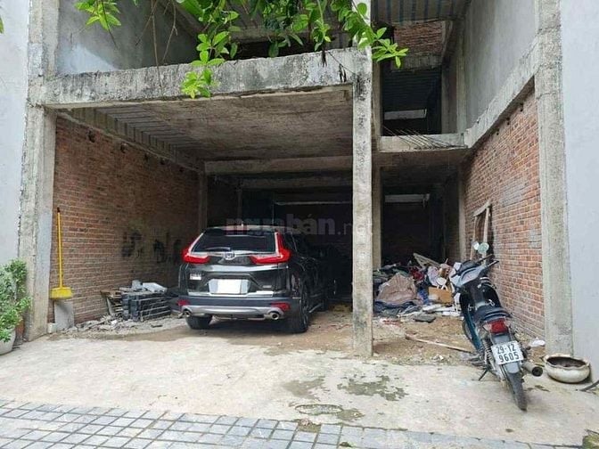 Bán nhà phố Lê Văn Lương 100m2 – 4 tầng xây thô - Mặt tiền 6.6m 