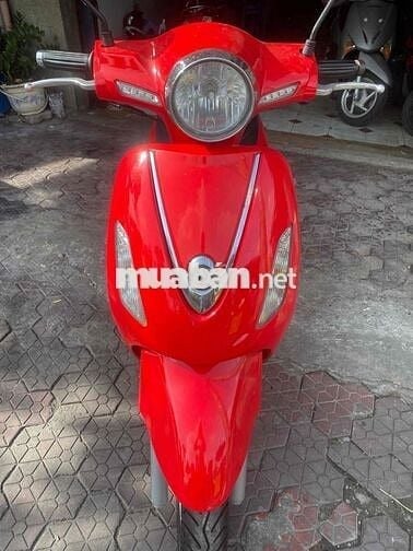 xe Elizabeth đỏ mới tinh