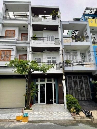 NHÀ ĐEP 3 LẦU - ĐỐI DIỆN CÔNG VIÊN - VIP KHU BÌNH PHÚ 