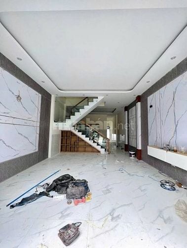 Bán nhà phố 100m2 đối diện chợ Bình Chánh, sổ riêng, KDC hiện hữu ngay