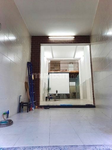 Nhà mặt tiền nở hậu, ngay cao đẳng Vinatex