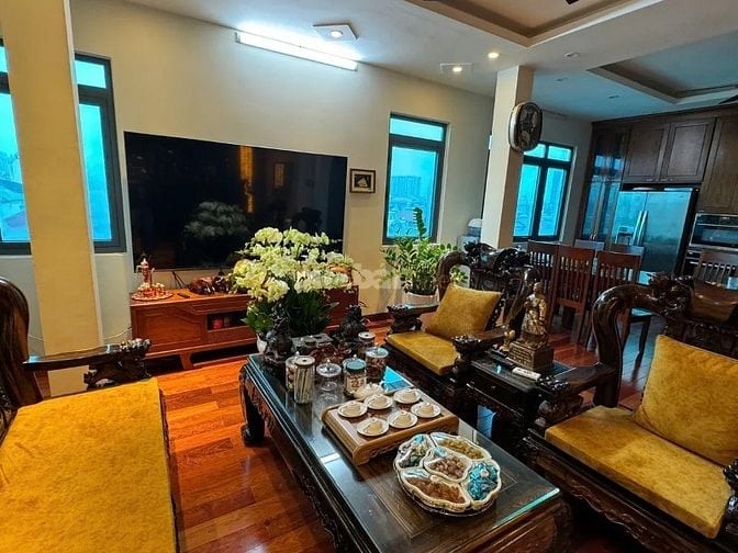 Nhà phố 8/3 - HBT - lô góc - oto -7 tầng thang máy -vừa ở vừa cho thuê