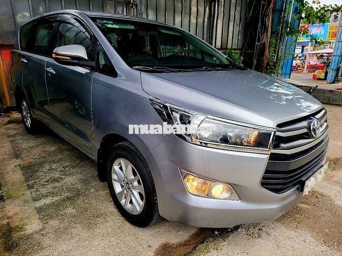 Toyota INNOVA 8 Chổ 2.0E_Sản Xuất 2018 MT Mới 98%