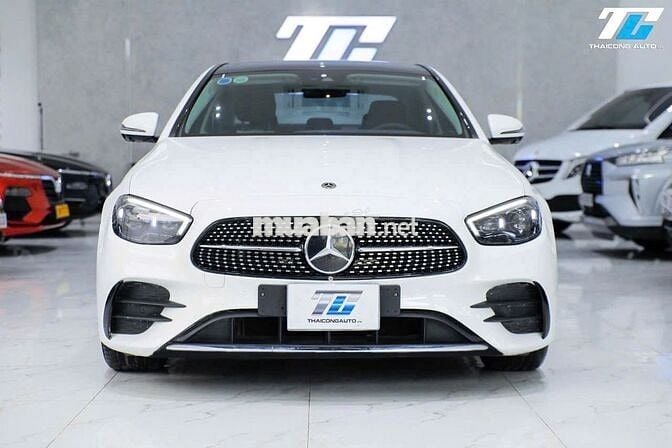 Mercedes E300 AMG model 2022 trắng nội thất đẹp