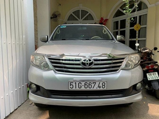 Bán xe đang sử dụng hiệu Toyota Fortuner bản V