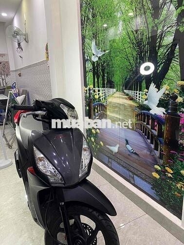 cần bán chiếc xe honda vision màu đen xám đk 2020