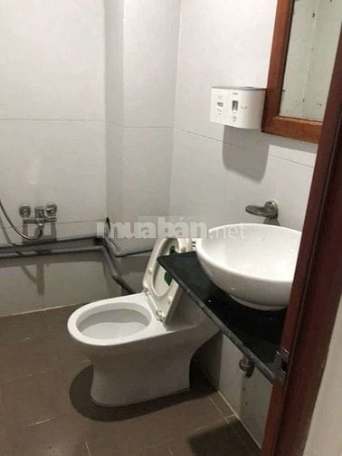 Cho thuê nhà hẻm 4m(XH) Trần Bình Trọng, P.1, Q.5 giá 17tr