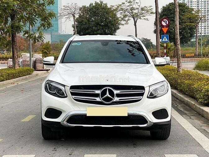 Bán Mercedes GLC200 đời 2018 trắng đẹp