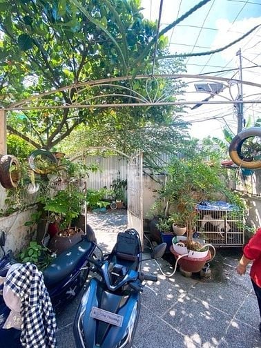 Nhà Cấp 4 sân vườn gần Hoàng Anh Gold House, DT 5x20m