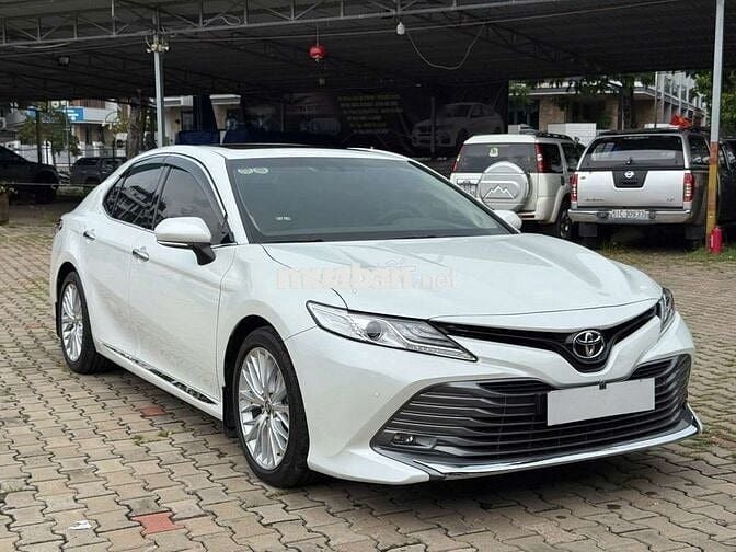 Toyota camry 2.5Q 11000 km