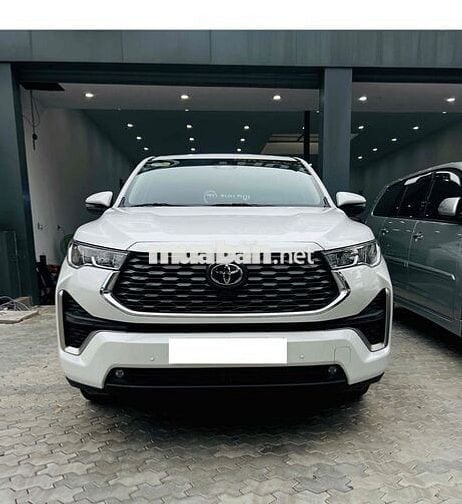 Toyota Innova 2024 Cross HEV 2.0 CVT - 2000 km