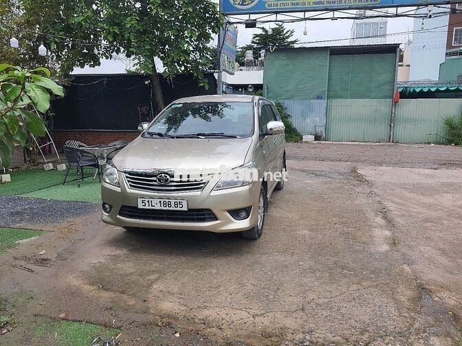 Toyota innova 2.0E 2013 MT