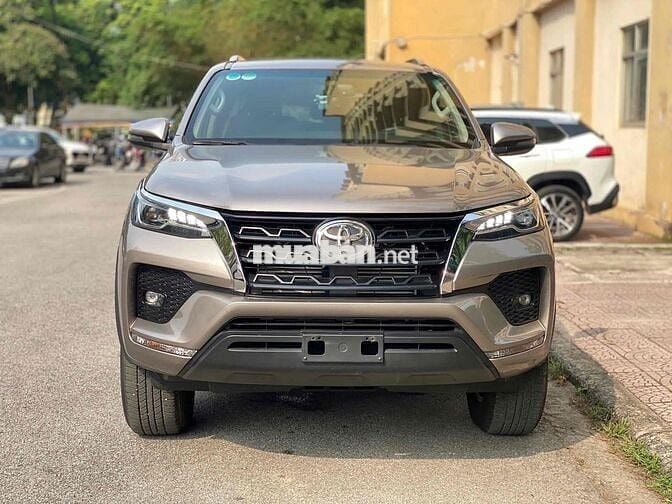 Toyota Fortuner 2.4AT 4x2 sx 2022 máy dầu