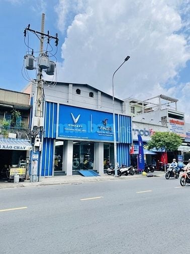MẶT TIỀN LẠC LONG QUÂN- Q 11- 4 CĂN LIỀN KỀ NGAY ĐẦM SEN- GẤP BÁN