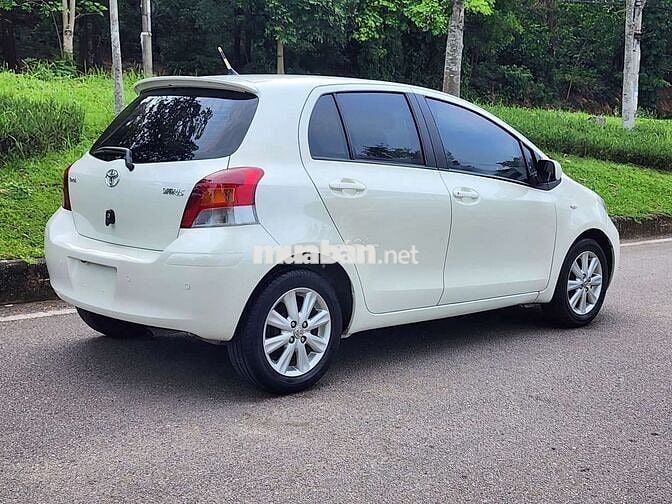 Toyota yaris nhập nhật xe lăn bánh 2011std .