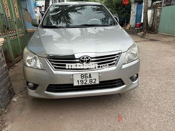 Toyota Innova 2012 xe gia đình sử dụng