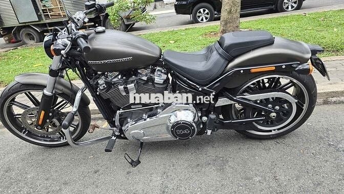 Harley-Davidson Breakout  Milwaukee-Eight 114