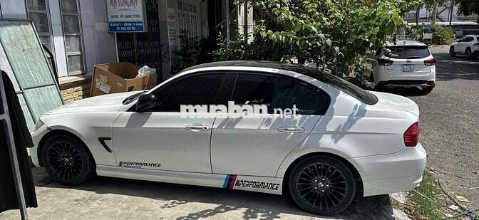 BMW 320i 2009 bản có cửa sổ trời