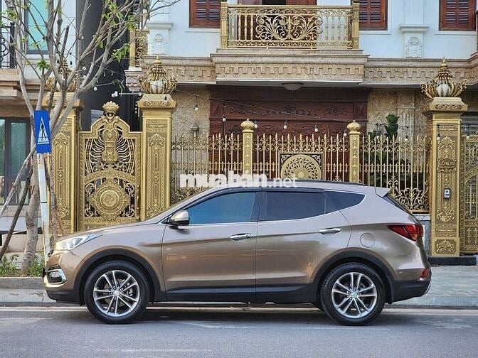 Hyundai Santa Fe 2016 2.4L 4WD - 100000 km