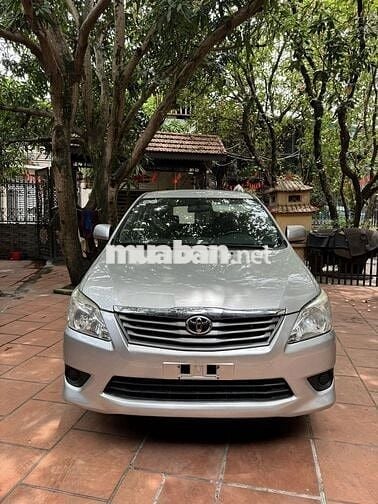 Toyota Innova 2013 2.0E