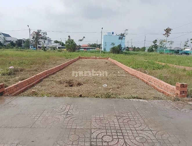Bán gấp một trong 2 nền đất liền kề, 5x15m, mặt tiền đường quốc lộ 50