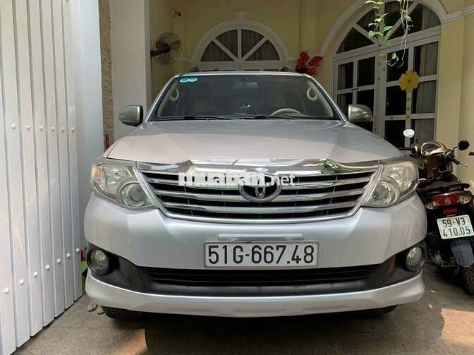 Bán xe Toyota Fortuner bản V qua form mới 90%new