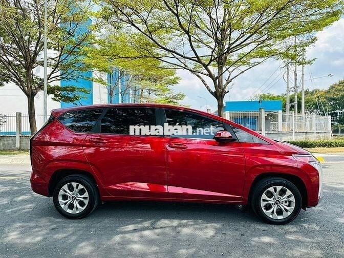 Hyundai Stargazer 2022 số tự động màu đỏ