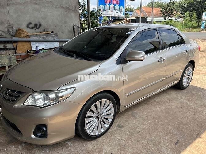Gia đình cần bán Toyota Corolla Altis 2011 1.8G AT
