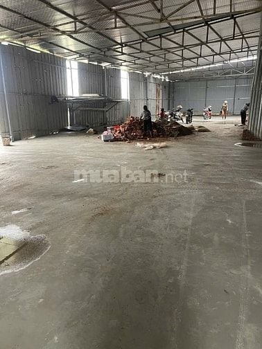 Cho thuê  kho diện tích  400 m2  +1500 m2 Ao tại đường Ngọc Hồi, T.Trì