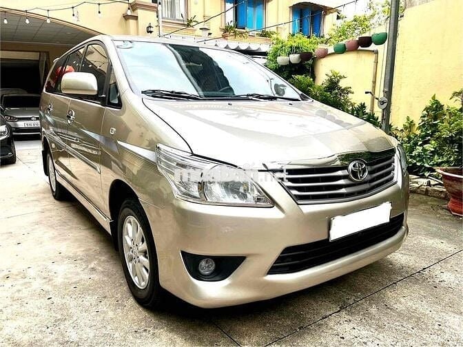 Toyota Innova 2.0E. Xe gia đình cực đẹp