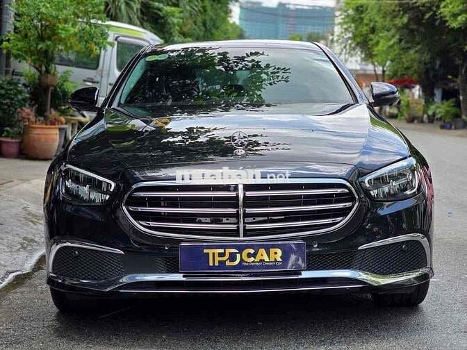 Mercedes Benz E200 Exclusive Model- 700 km