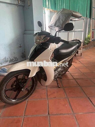 cần bán xe siỉuc bánh mâm trắng đen
