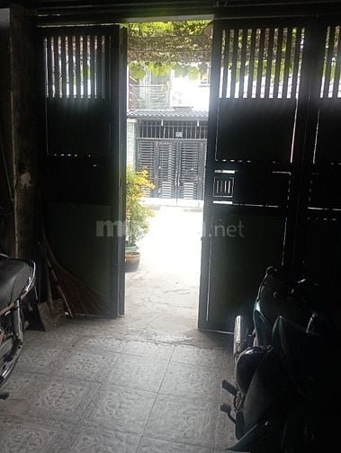 Nhà đường rộng sau mT đường Phạm Hùng 
